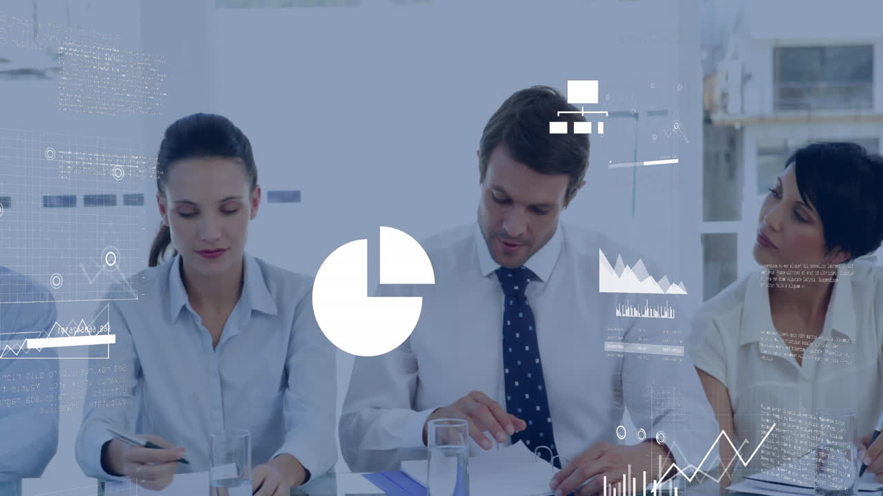 animación de gráficos, nube, mapa, diversos compañeros de trabajo escribiendo en el bloc de notas y discutiendo en la oficina