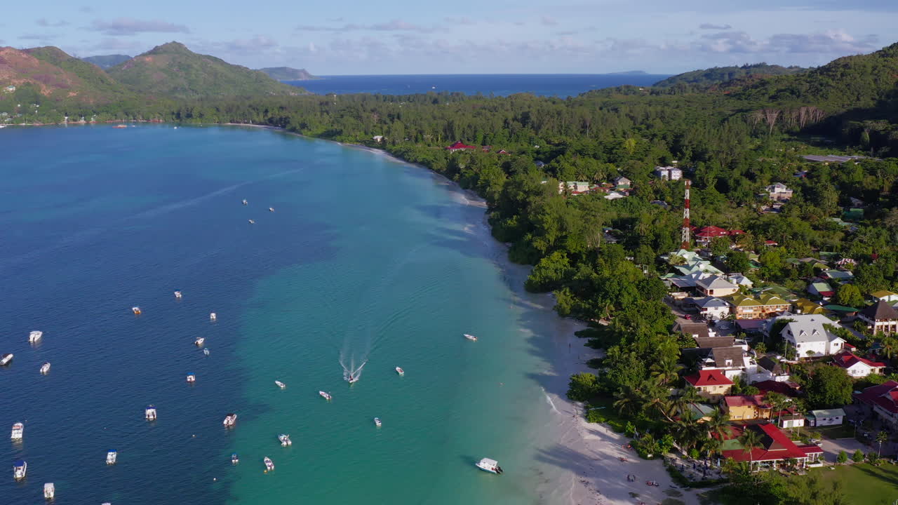 Vista aerea della splendida isola di Praslin, Seychelles, Africa.
