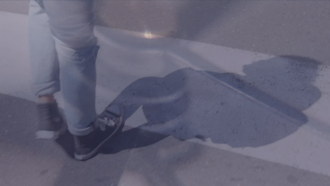 백인 남자가  ⁇ 고 있는 시계의 애니메이션