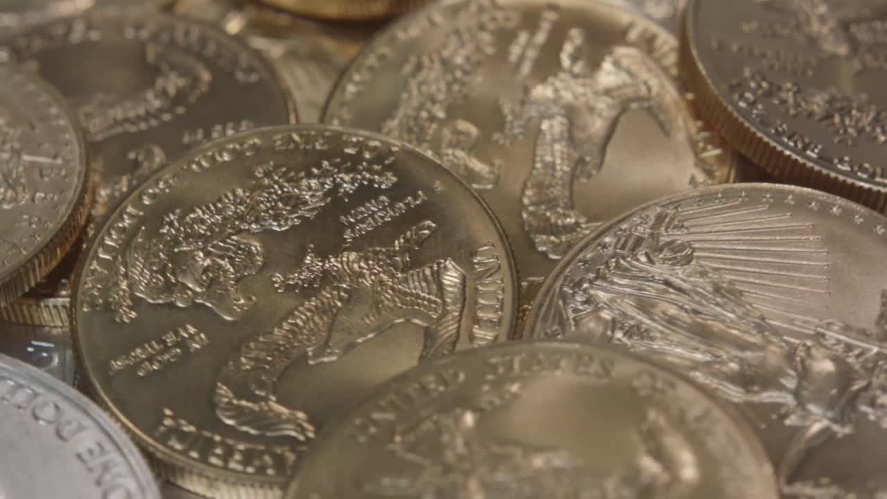 monedas de oro ecu girando a la derecha