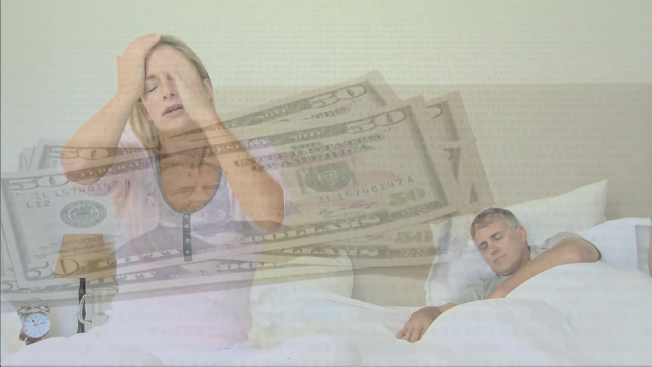 백인 커플 위의 달러 지폐의 애니메이션