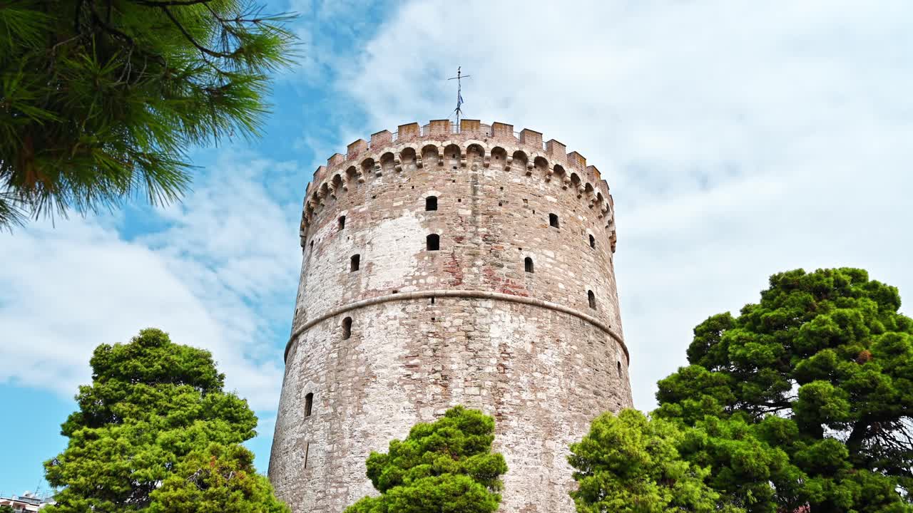 The White Tower is a representation of byzantine architecture. A beautiful view on the historical monument