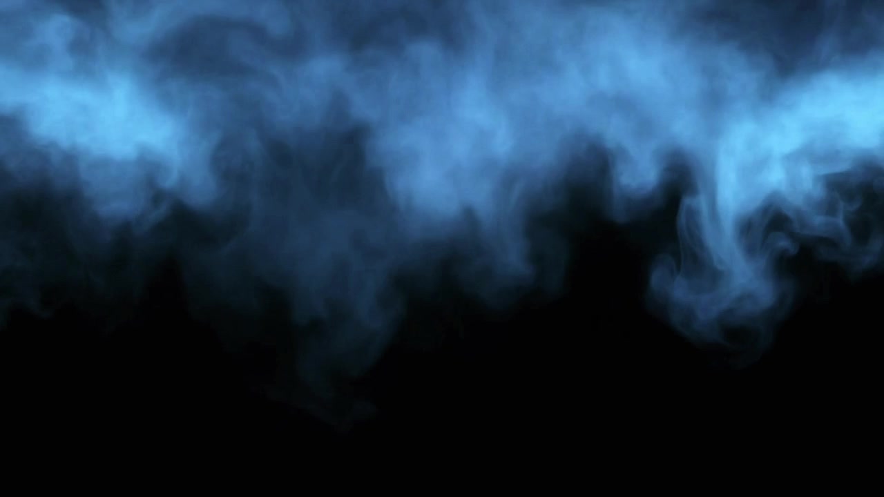 Fumo blu che sale su sfondo nero