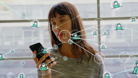 animación de la red de conexiones con la gente iconos sobre mujer de negocios asiática usando teléfono inteligente