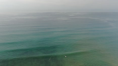 Surfistas-En-El-Mar,-Kamakura,-Japón