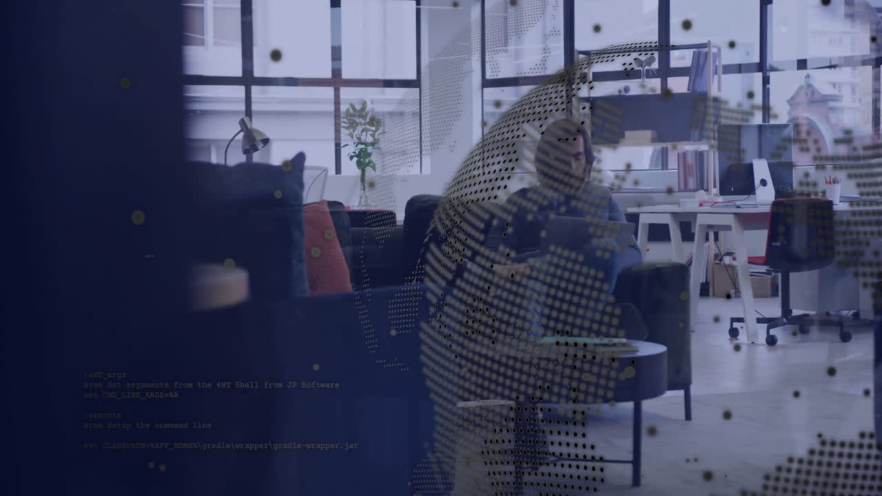 Homem começando a digitar em um espaço de trabalho tecnológico após uma sobreposição digital animada aparecer gradualmente na tela do laptop.
