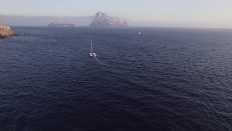 Lancha-Flotando-A-Velocidad-En-El-Mar