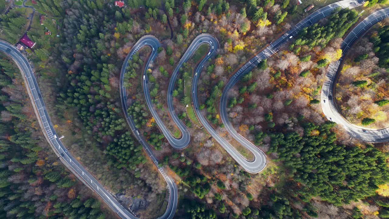 perspectiva aérea de la carretera de transfagarasan, en arges, rumania