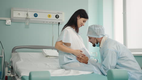 a doctor comforts a pregnant woman