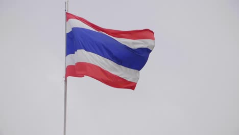 thailändische flagge in zeitlupe