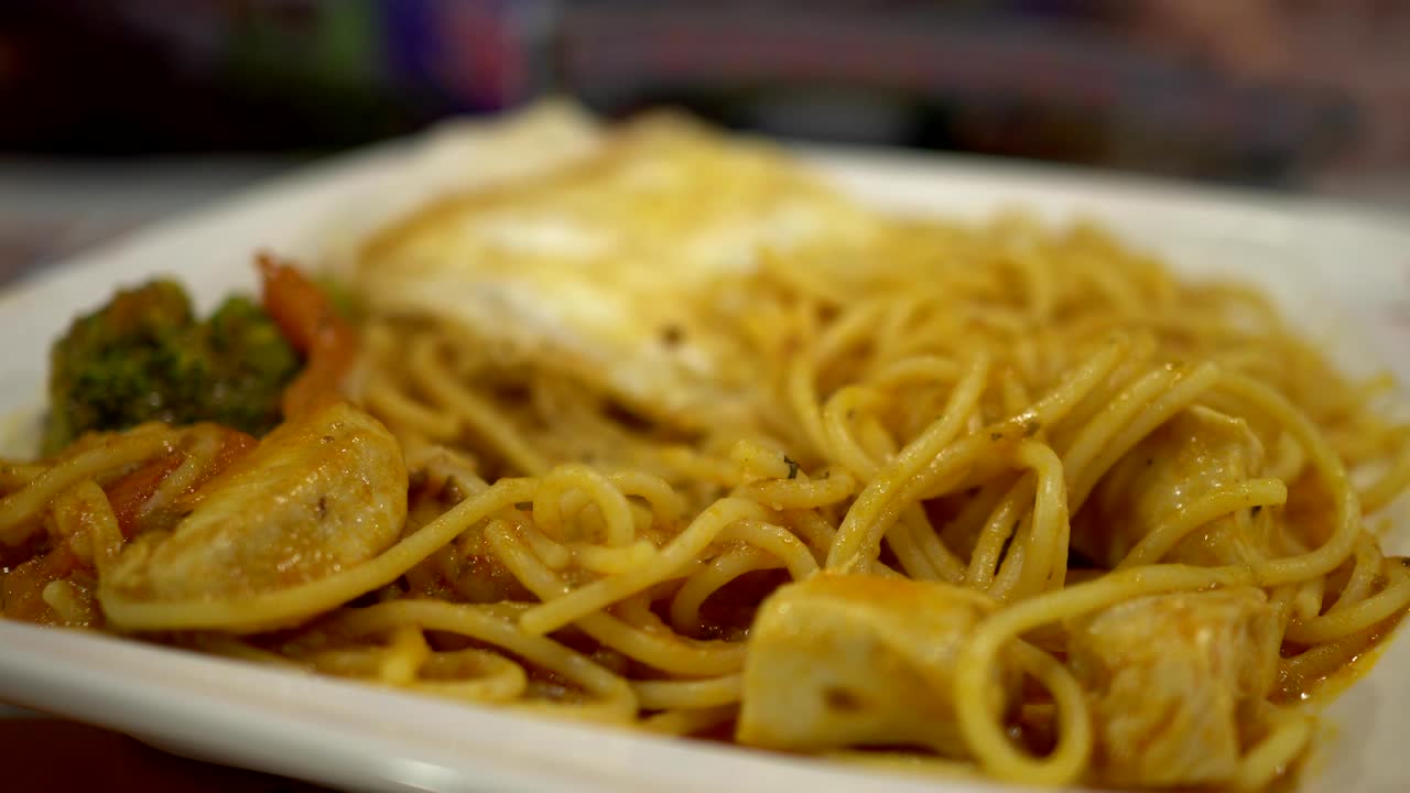 cerca de los espagueti en el restaurante.