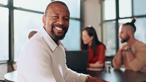 Hombre-Negro-Feliz,-Retrato-Y-Reunión-De-Negocios