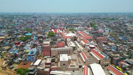 vista aérea del río ganga y los ghats en varanasi, india