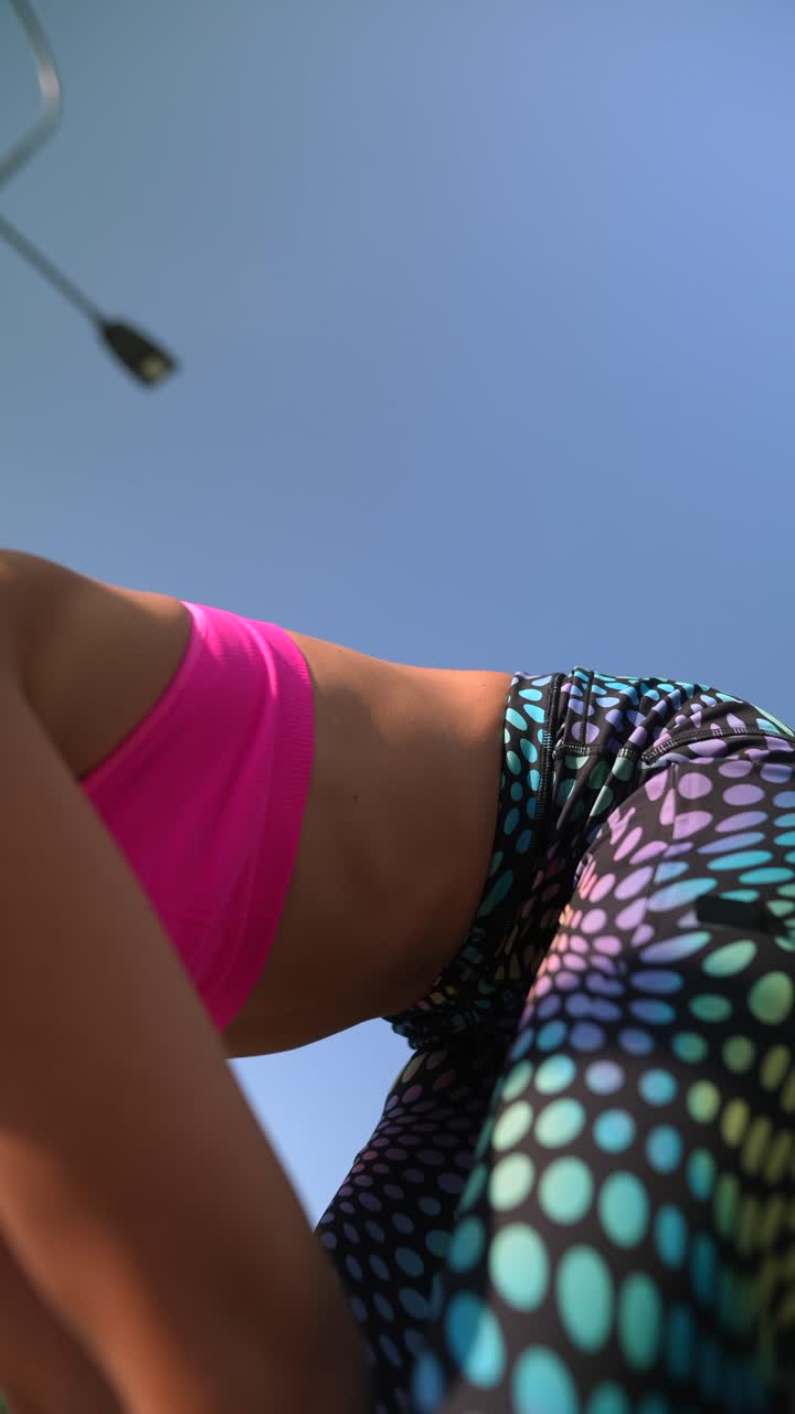 mujer haciendo ejercicio al aire libre