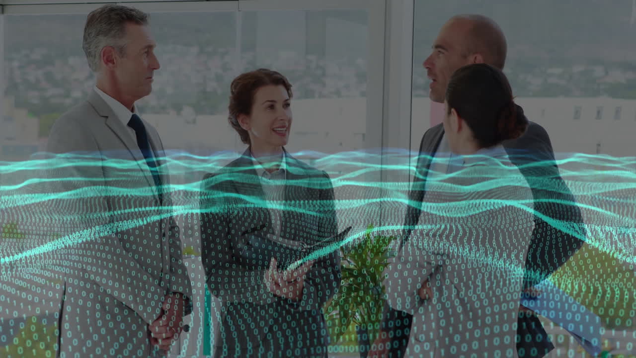 Forretningsfolk diskuterer digital data-bølgeanimation i mødelokale