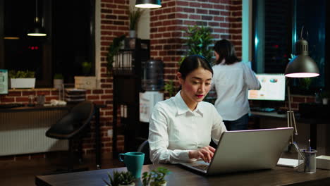 Portrait-of-smiling-businesswoman-doing-computer-tasks-for-team-project-in-office