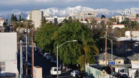 Schneebedeckte-San-Gabriel-Mountains-Vom-MacArthur-Park,-Los-Angeles-Nach-Dem-Historischen-Schneesturm-Im-Februar-2023