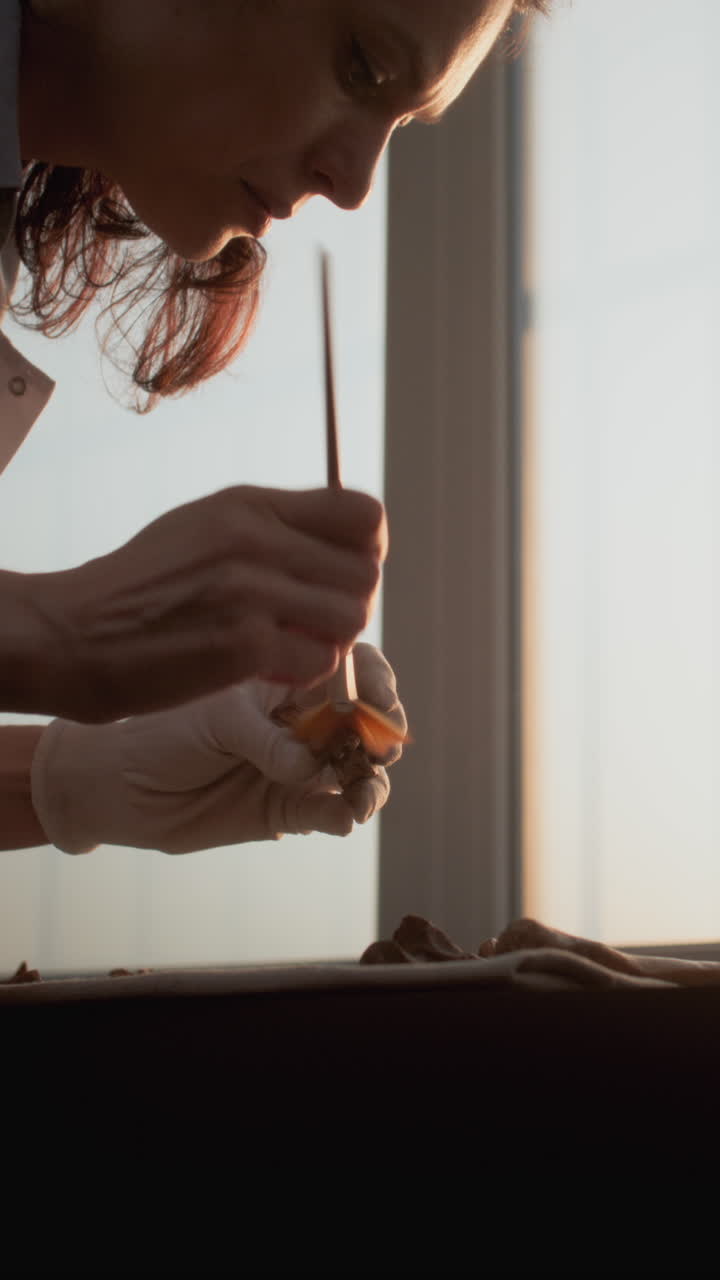 la restauración de un artefacto antiguo