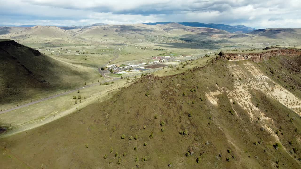 US, Oregon, Warm Springs, , 2025-04-07 - Drone view of the Confederated Tribes of Warm Springs in central Oregon, flying along a ridge line in spring