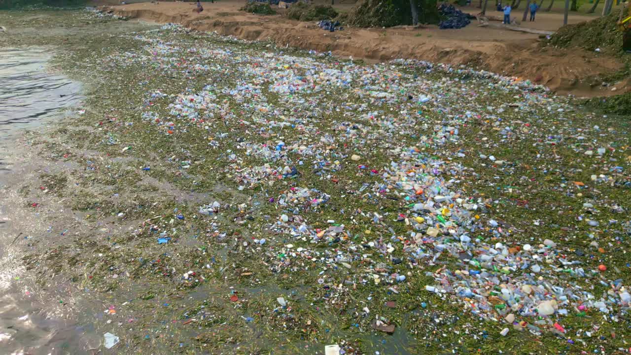 카리브 해 연안 에 떠다니는 해양 쓰레기 의 충격적 인 공중 사진, 몬테시노스