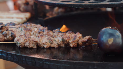 kebabs a la parrilla y berenjena