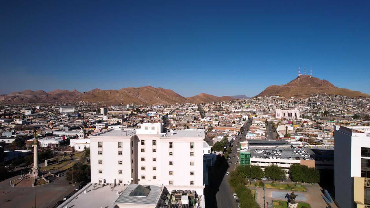 Ripresa con drone del centro di Chihuahua città al mattino