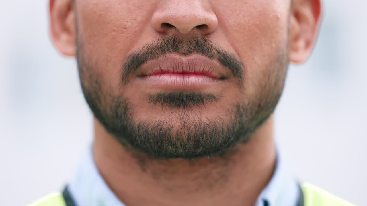 hombre sonriente en primer plano