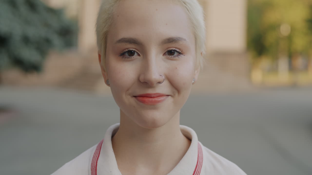retrato de una joven sonriente