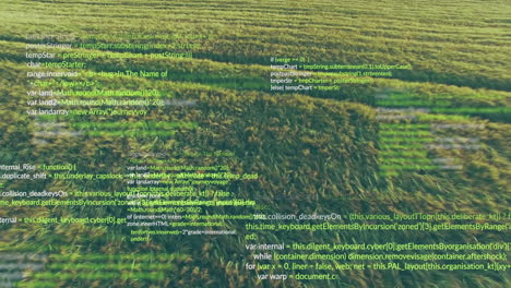 animación de código de programación sobre una vista aérea de un campo agrícola