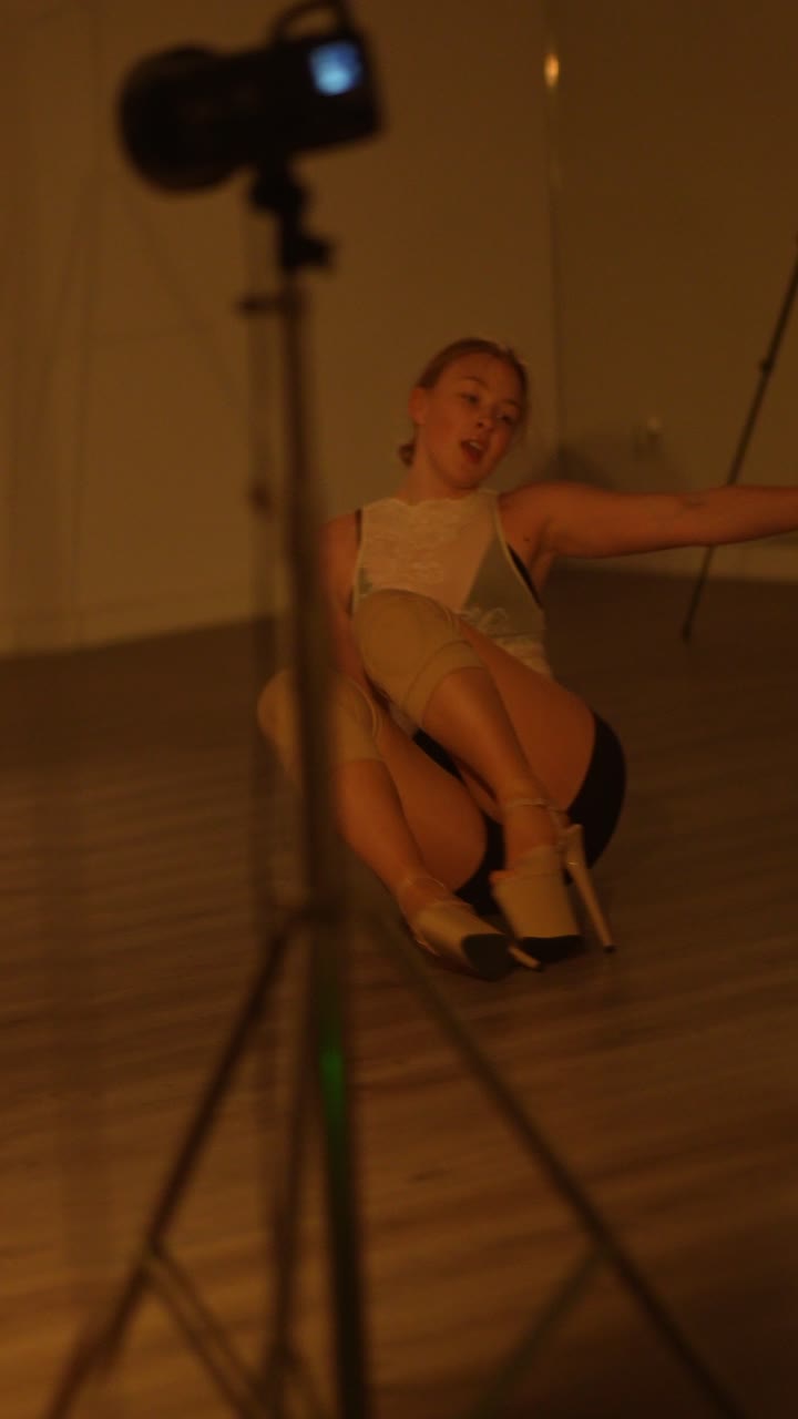 actuación de danza contemporánea en un estudio