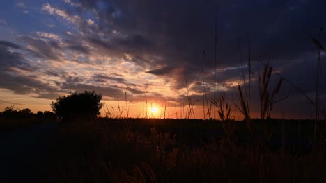 Lapso-De-Tiempo-De-Puesta-De-Sol-Pak-Pli,-Nakhon-Nayok,-Tailandia