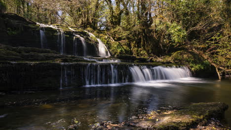 cascadas de spring forest cascade en el condado de leitrim en irlanda