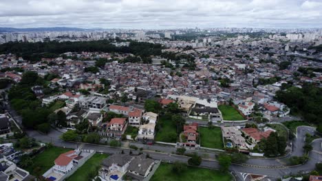 Aerial-view-over-a-rich-area,-towards-a-ghetto-in-cloudy-Sao-Paulo,-Brazil
