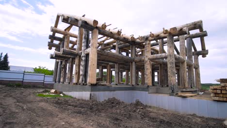 sitio de construcción de cabañas de madera