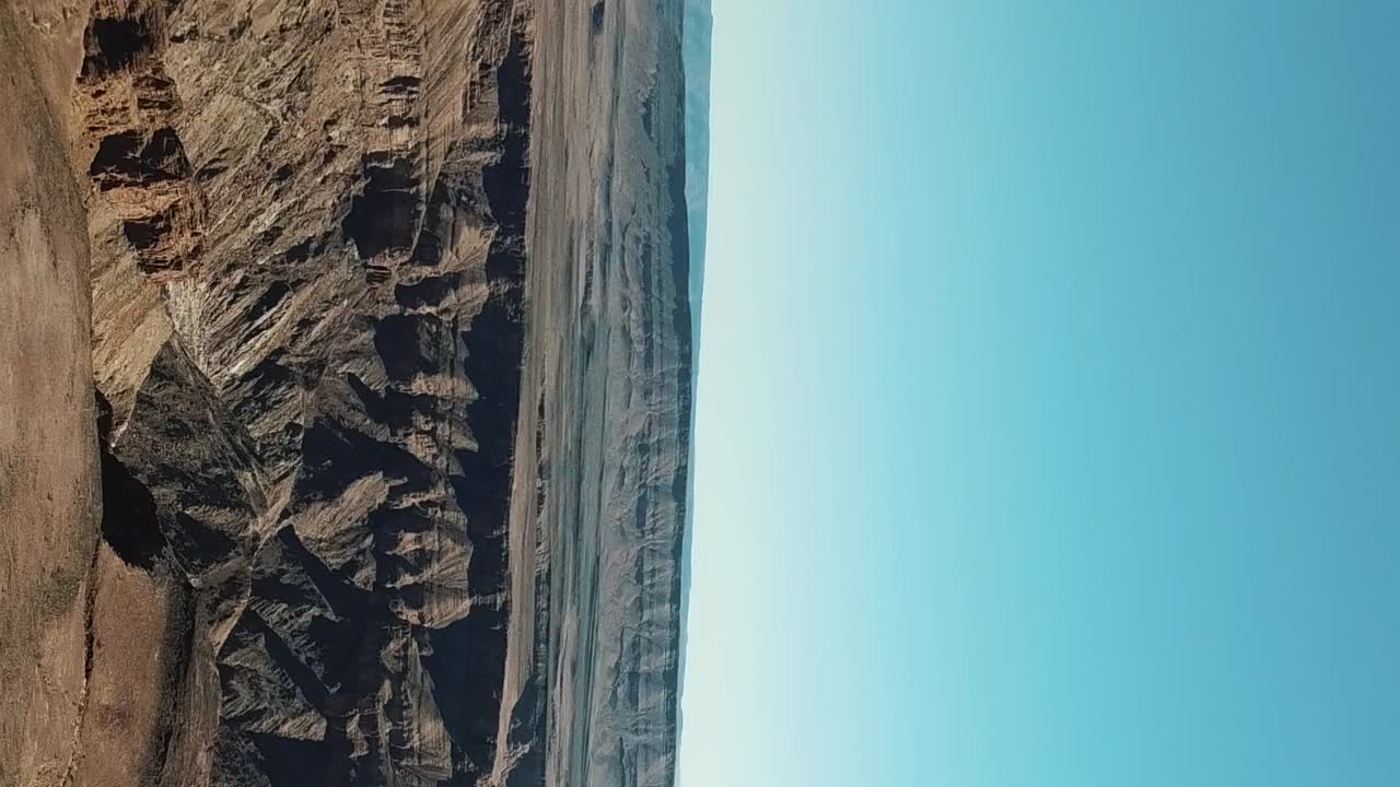 cañón vertical aéreo del río fish en namibia, áfrica