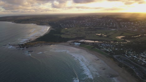 australia torquay wsl yendo muy alto atardecer escénico dron wsl escena del océano cinemática establecimiento disparar por taylor brant películas