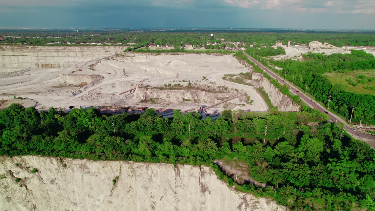 aerial de la cantera de thornton: un paisaje tallado gigantesco