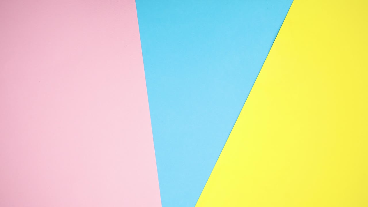 los ladrillos de colores aparecen en el lado izquierdo del fondo de colores - detenga el movimiento