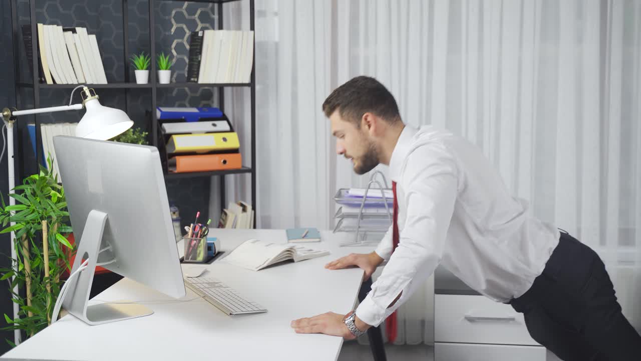 ejercicios que se pueden hacer en la oficina. ejercicios de estiramiento.