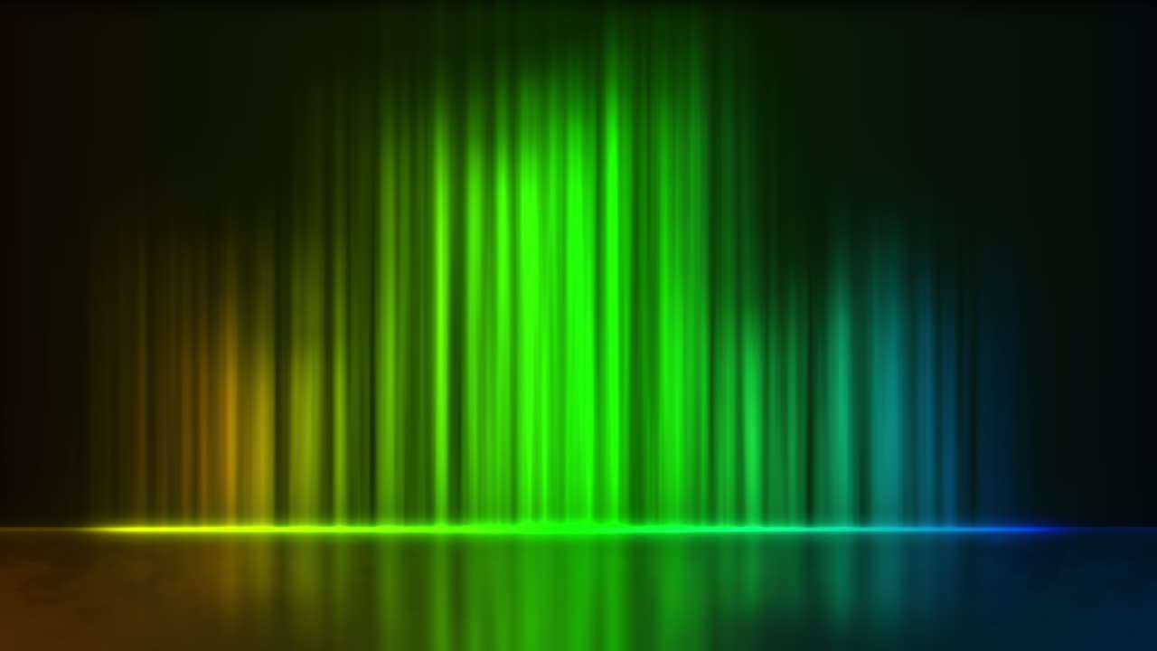 animación de brillantes rayas multicolores de aurora boreal que se elevan desde el suelo y se reflejan en una superficie helada
