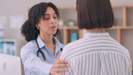 consulta, médico y mujeres con atención médica