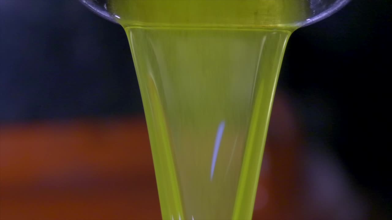 생산 시설에서 올리브 오일 생산의 이미지