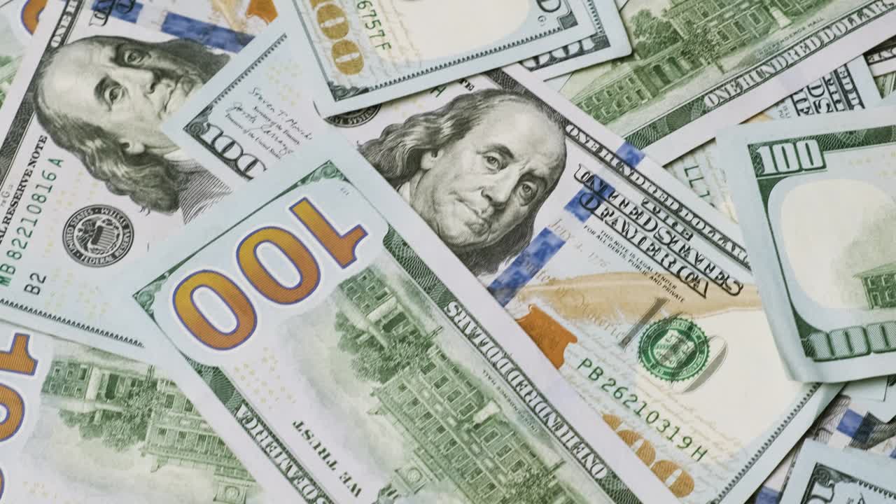 billetes de dinero en efectivo. dólares estadounidenses de cerca. cien dólares estadounidenses. montón de efectivo en dólares. concepto de finanzas y dinero