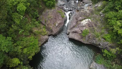 video de avión no tripulado de un río en puerto rico &quot;charco el morón