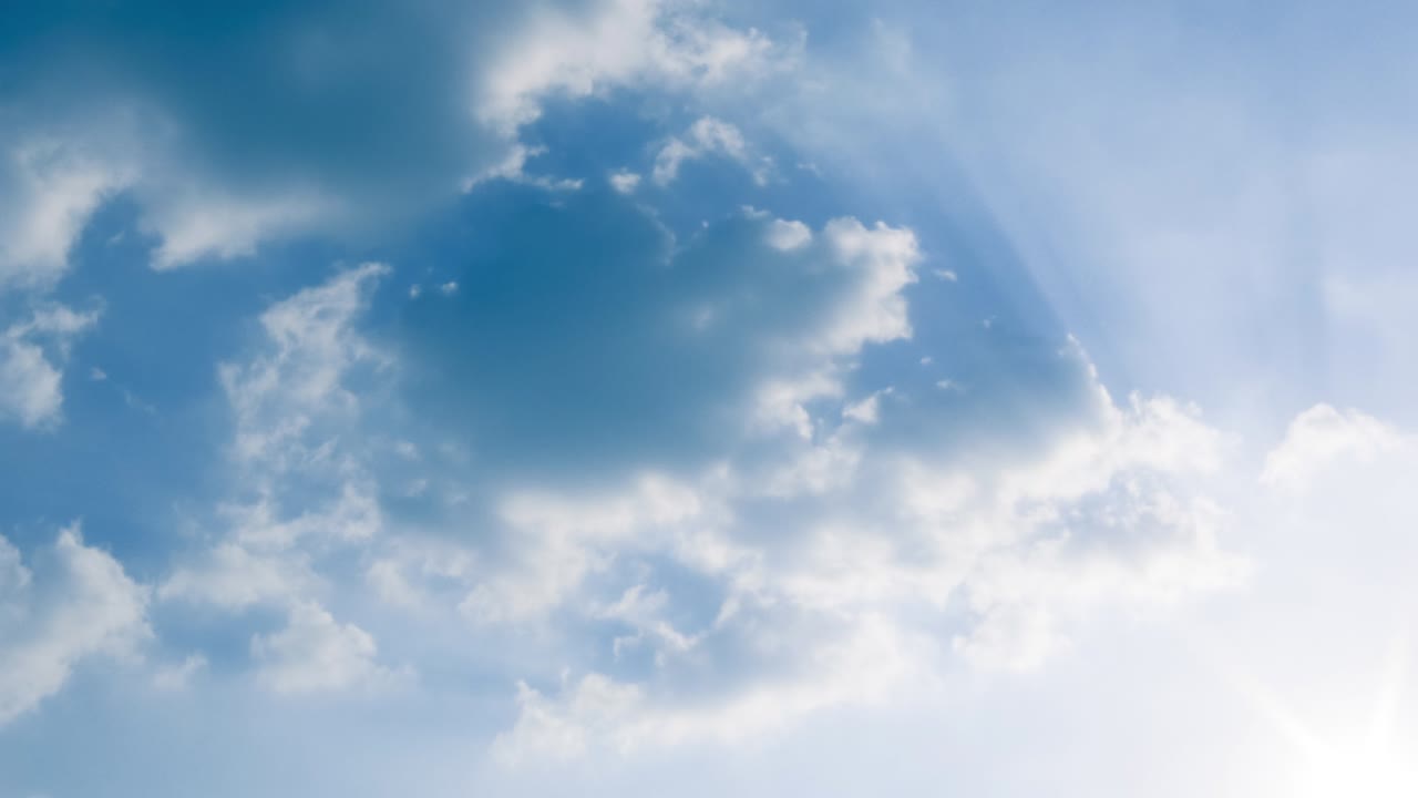 아름다운 은 하늘 움직이는 구름