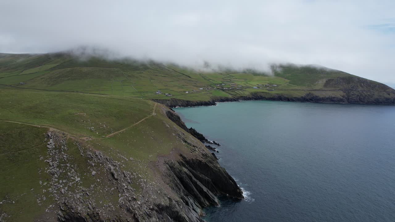 던모어 헤드 딩글 반도 아일랜드 무인 항공기 조감도 근처의 슬리 헤드 드라이브