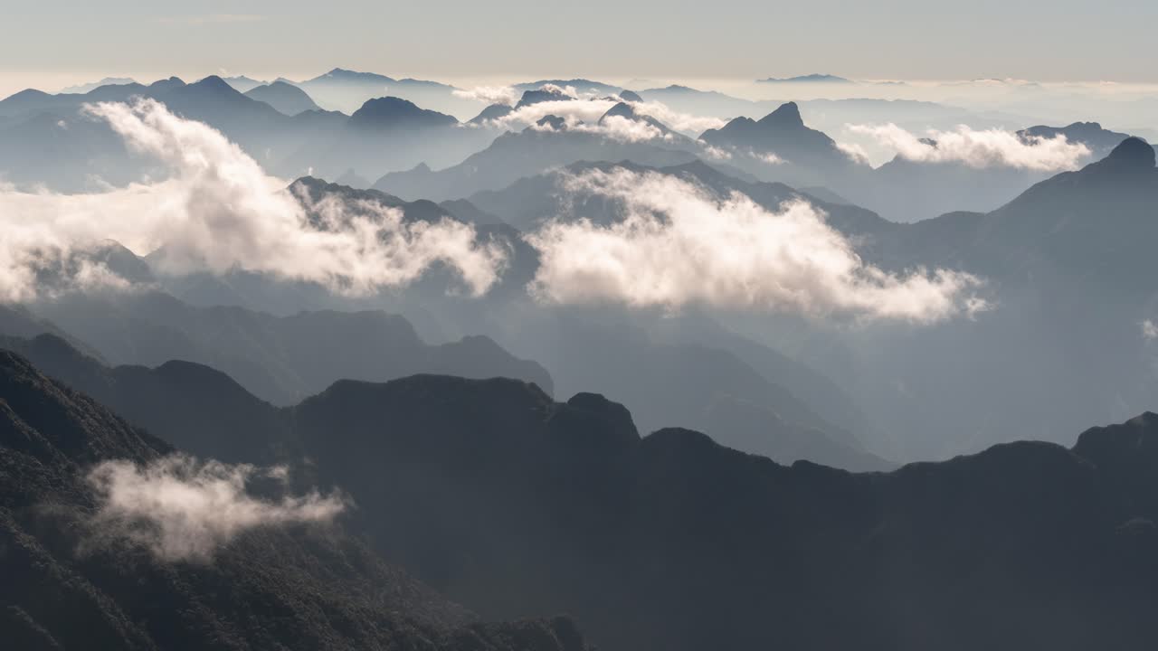 안개 같은 산맥
