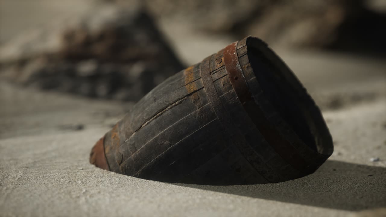 해변 에 있는  ⁇ 은 나무 통