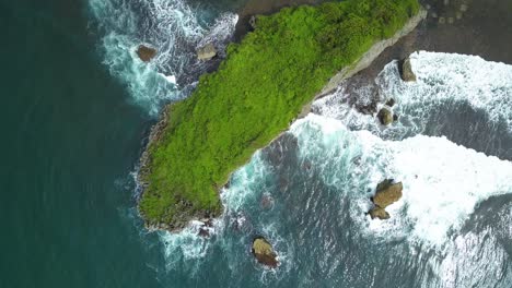 Static-aerial-4K-view-of-tropical-coastline-of-Bali,-Indonesia