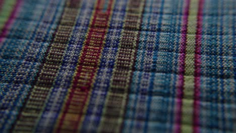 tomada de cerca de tejido textil multicolor